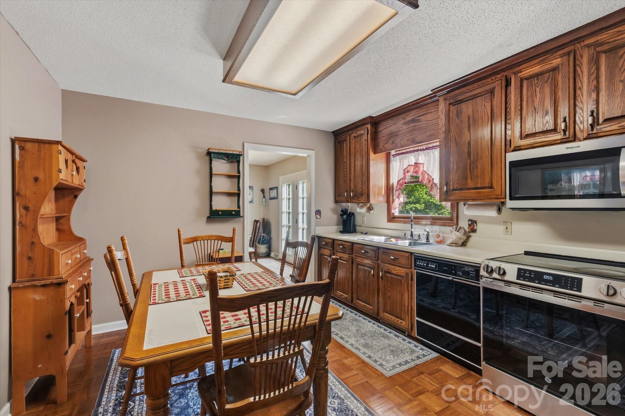 295 Cobblestone Drive Property Photo 11