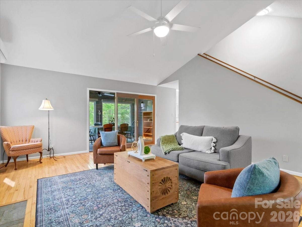 301 Robertson Street Property Photo 5