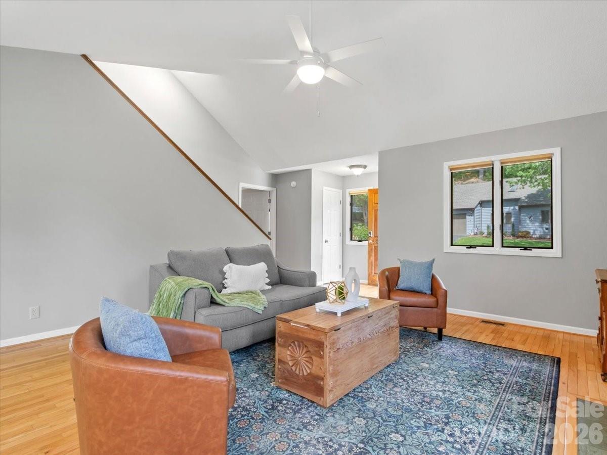 301 Robertson Street Property Photo 6