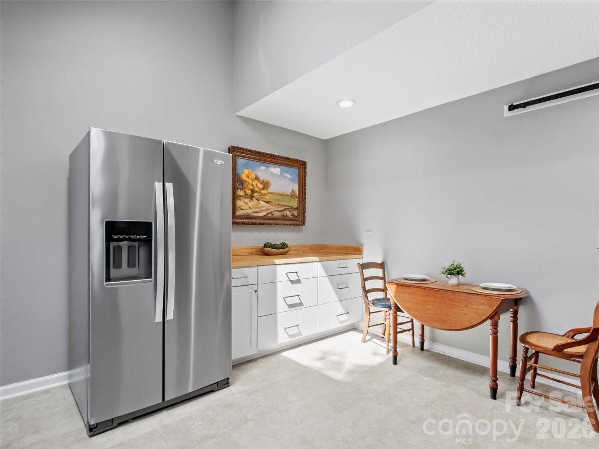 301 Robertson Street Property Photo 11