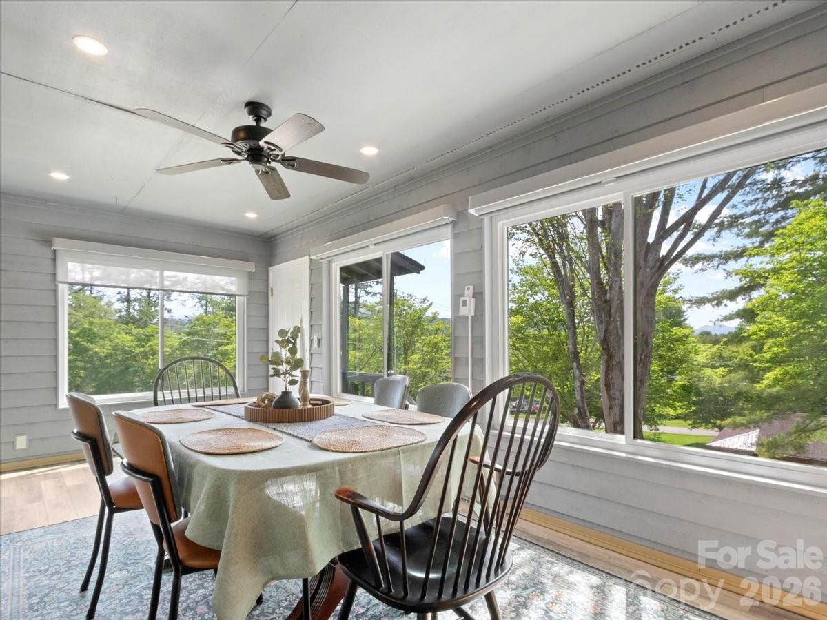 301 Robertson Street Property Photo 12