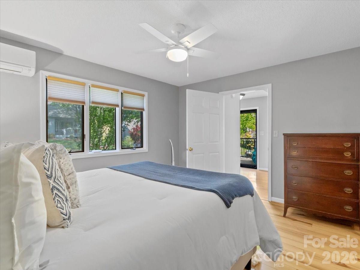 301 Robertson Street Property Photo 17