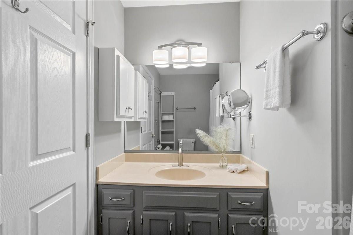 301 Robertson Street Property Photo 19