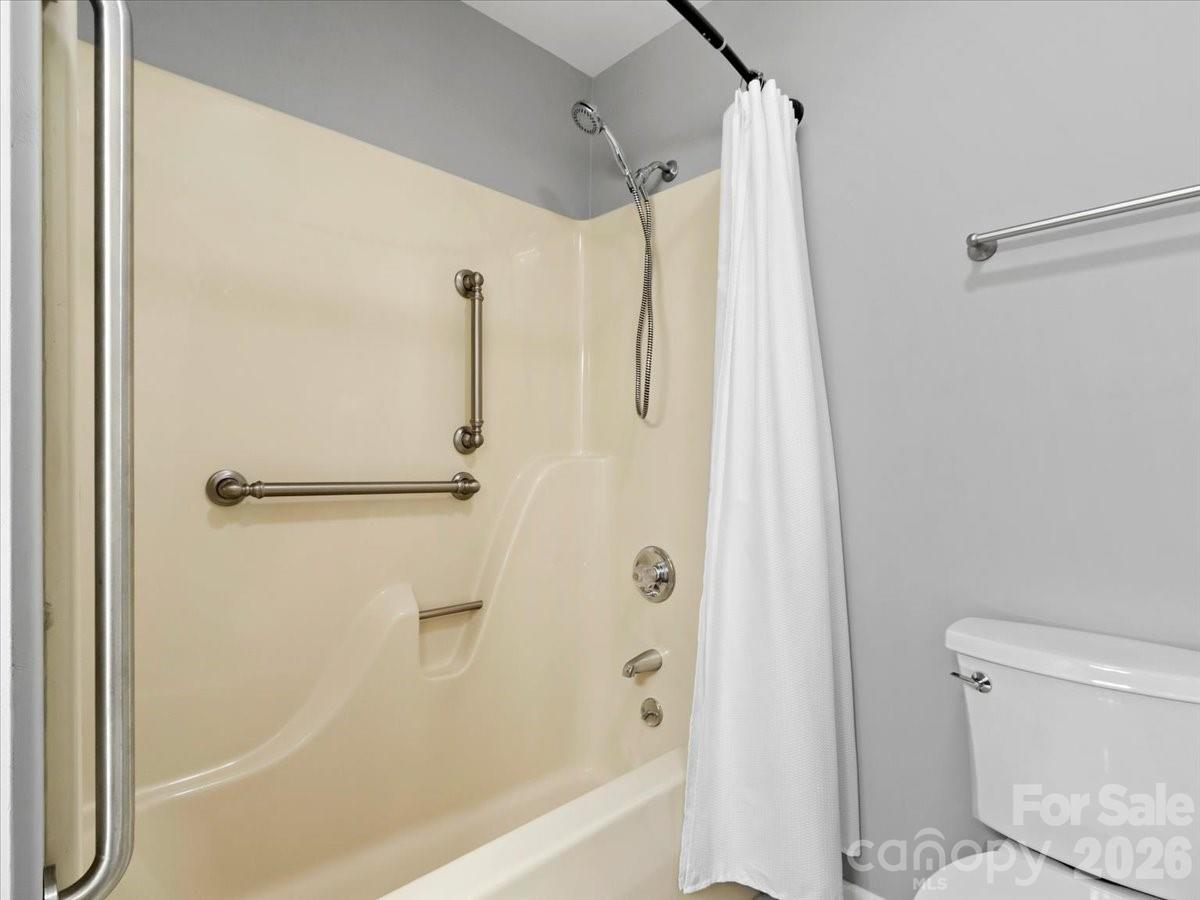 301 Robertson Street Property Photo 20