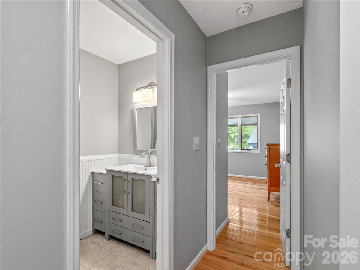 301 Robertson Street Property Photo 21