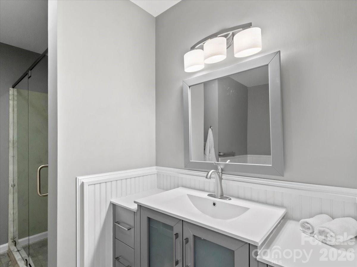 301 Robertson Street Property Photo 22