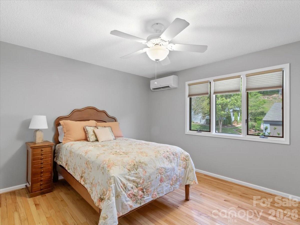 301 Robertson Street Property Photo 24