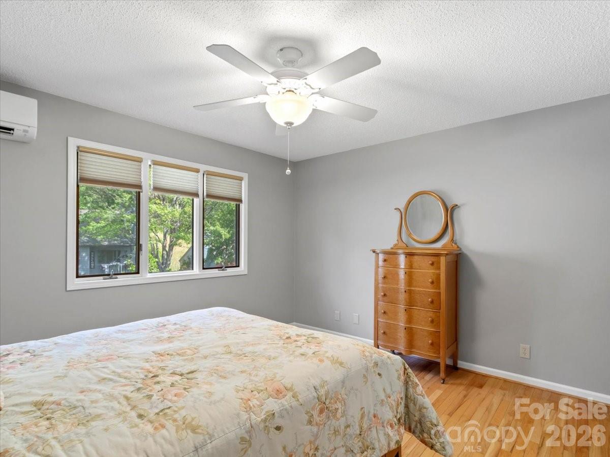 301 Robertson Street Property Photo 25
