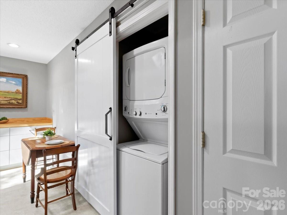 301 Robertson Street Property Photo 28