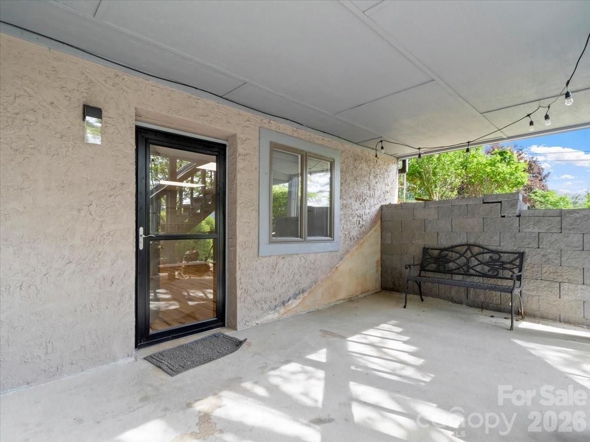 301 Robertson Street Property Photo 33