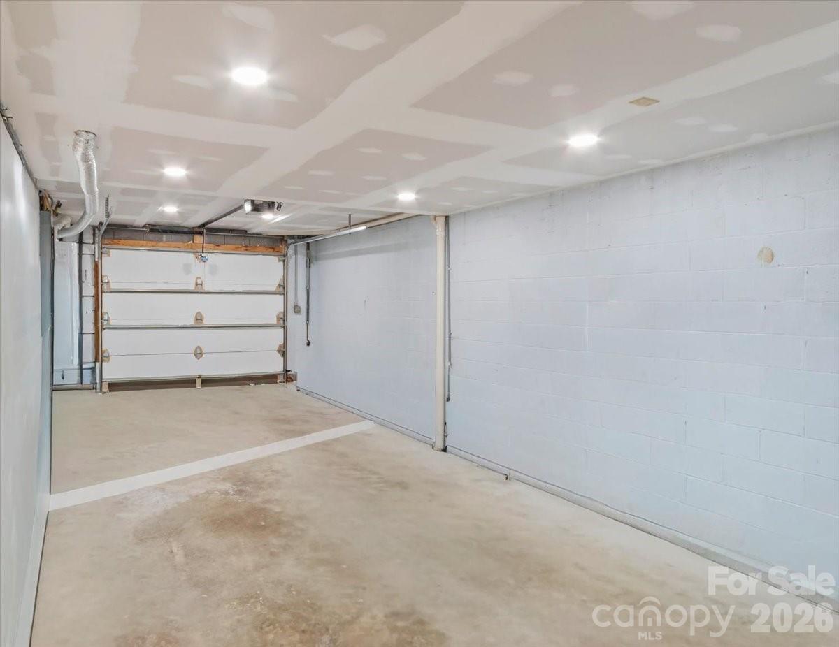 301 Robertson Street Property Photo 34