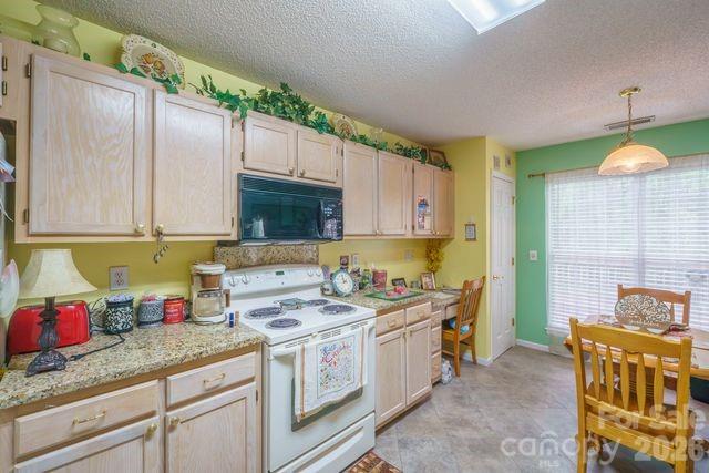 1236 Midlake Road Property Photo 7