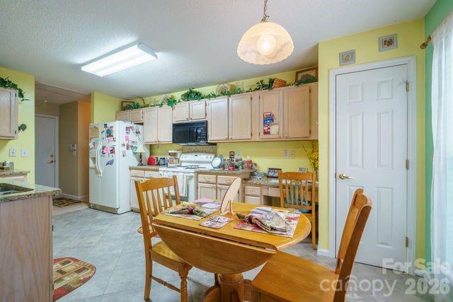 1236 Midlake Road Property Photo 11