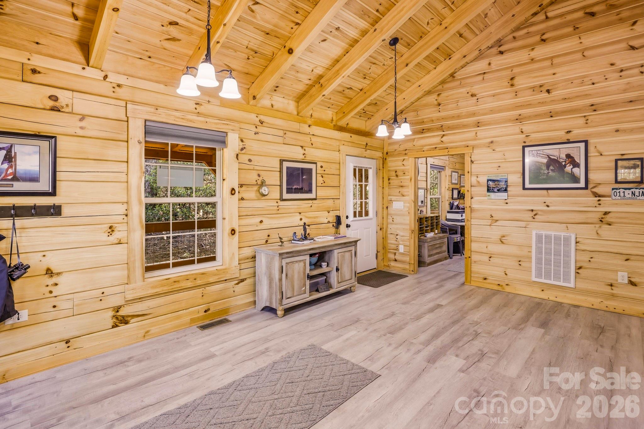 20 Laurel Cottage Lane Property Photo 8