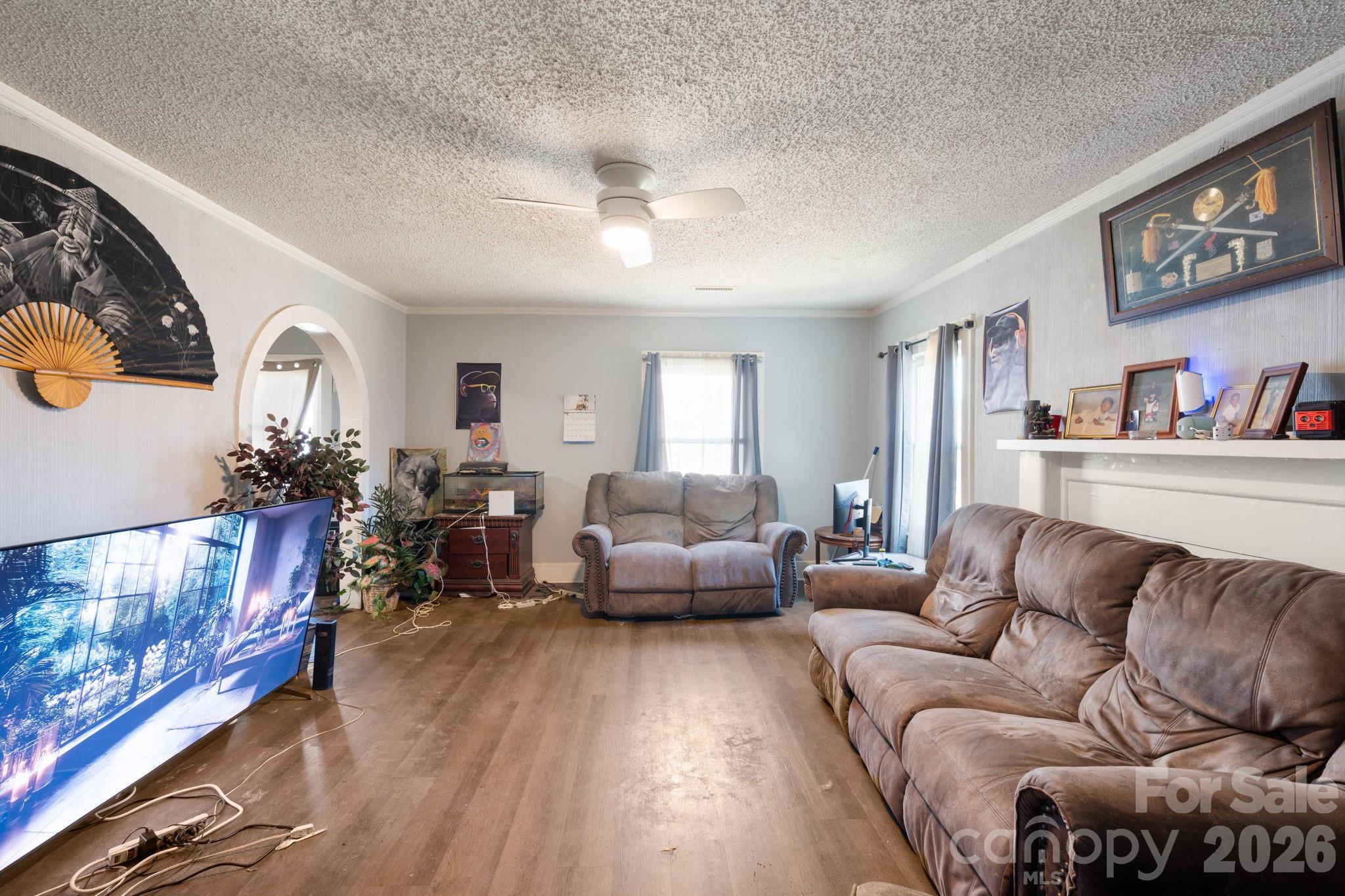 136 S Broadway Street Property Photo 4