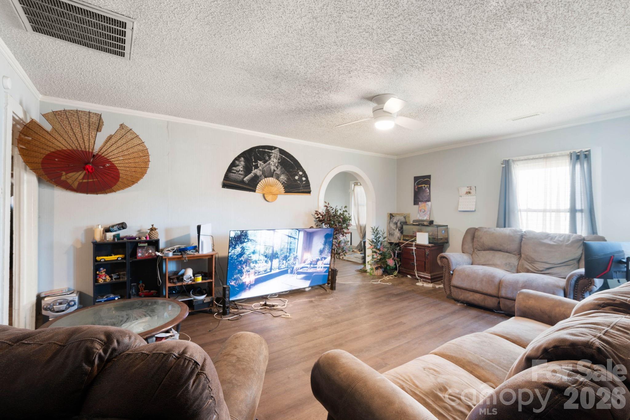 136 S Broadway Street Property Photo 6