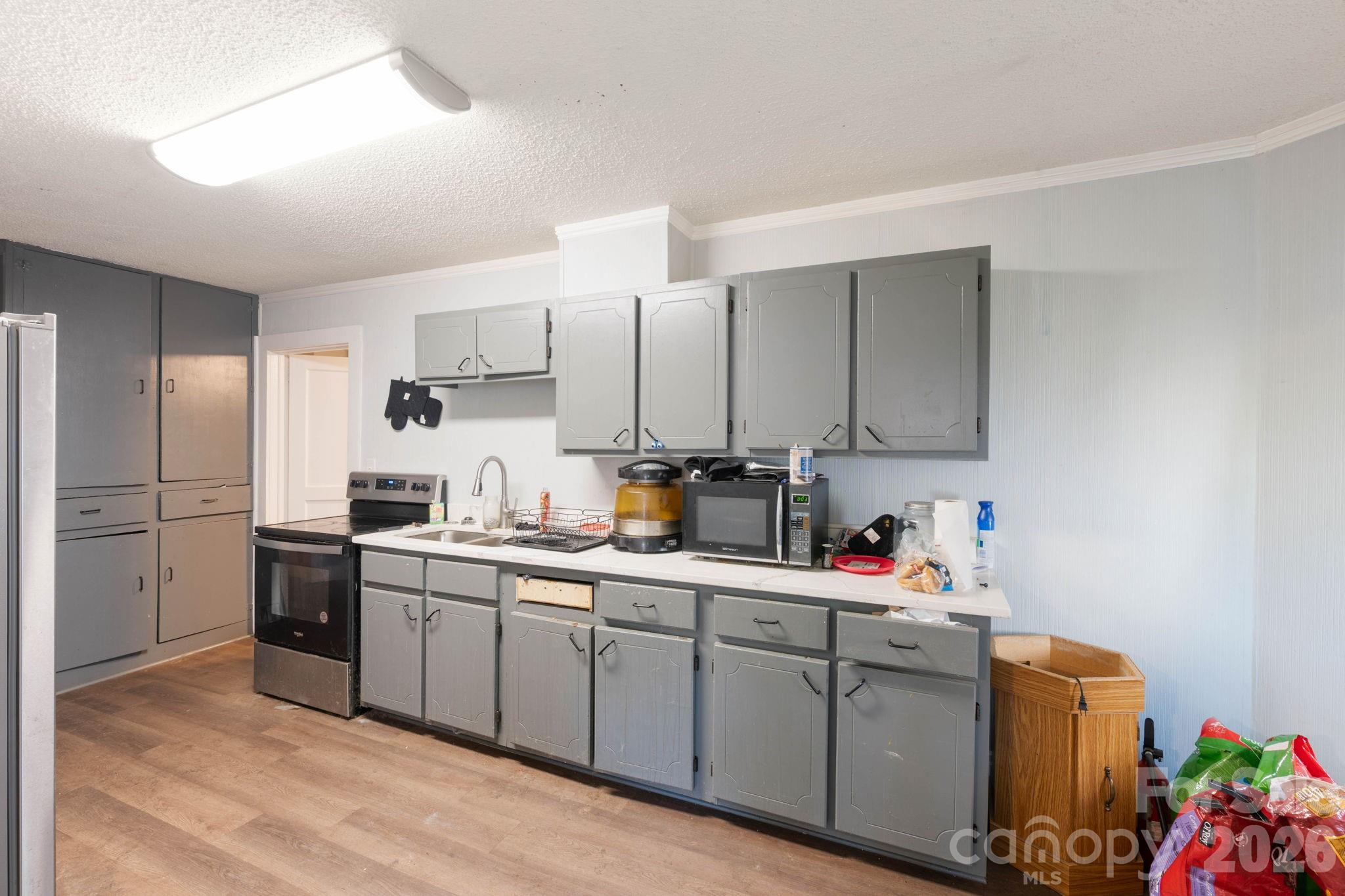 136 S Broadway Street Property Photo 7