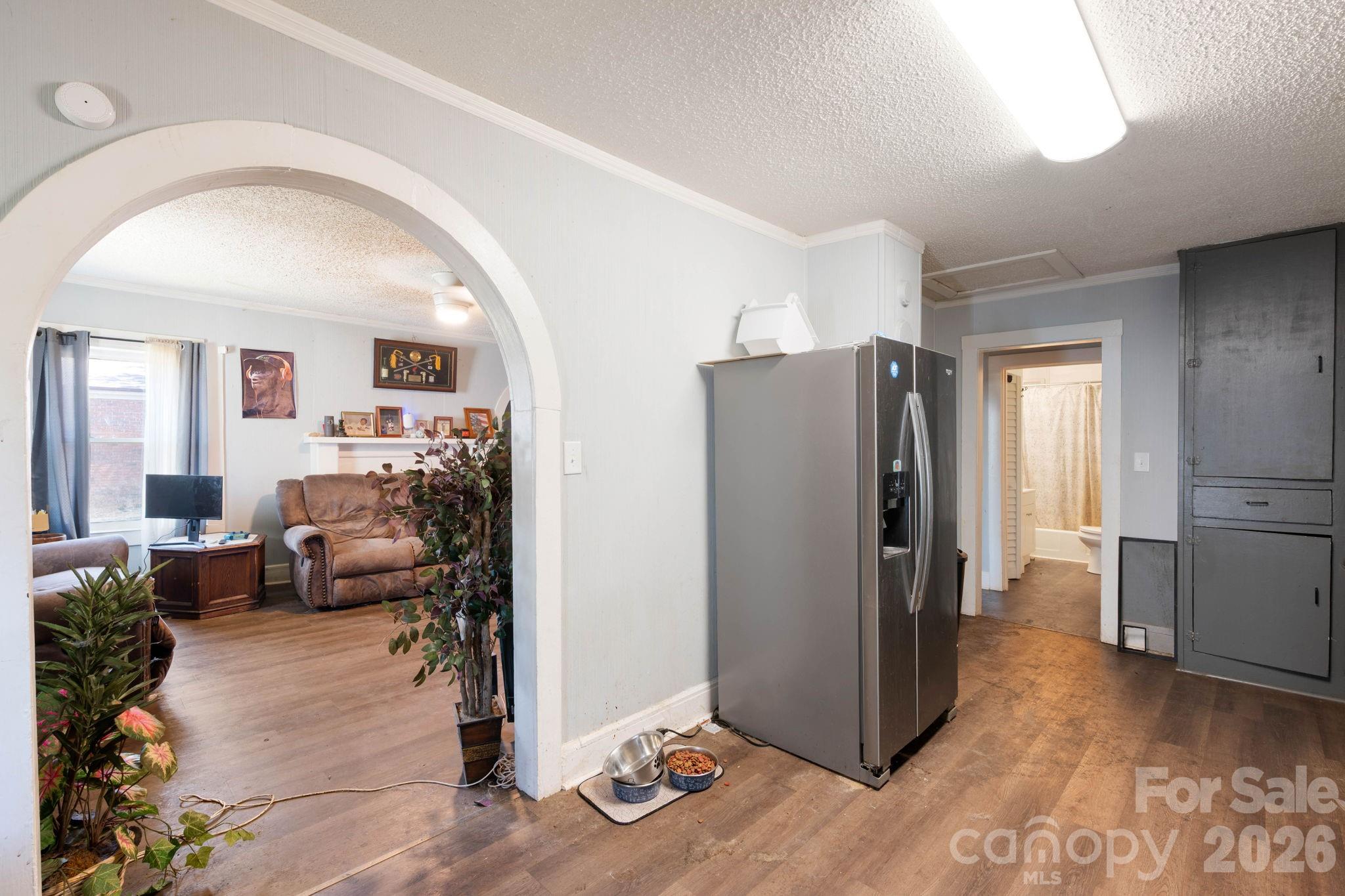 136 S Broadway Street Property Photo 9