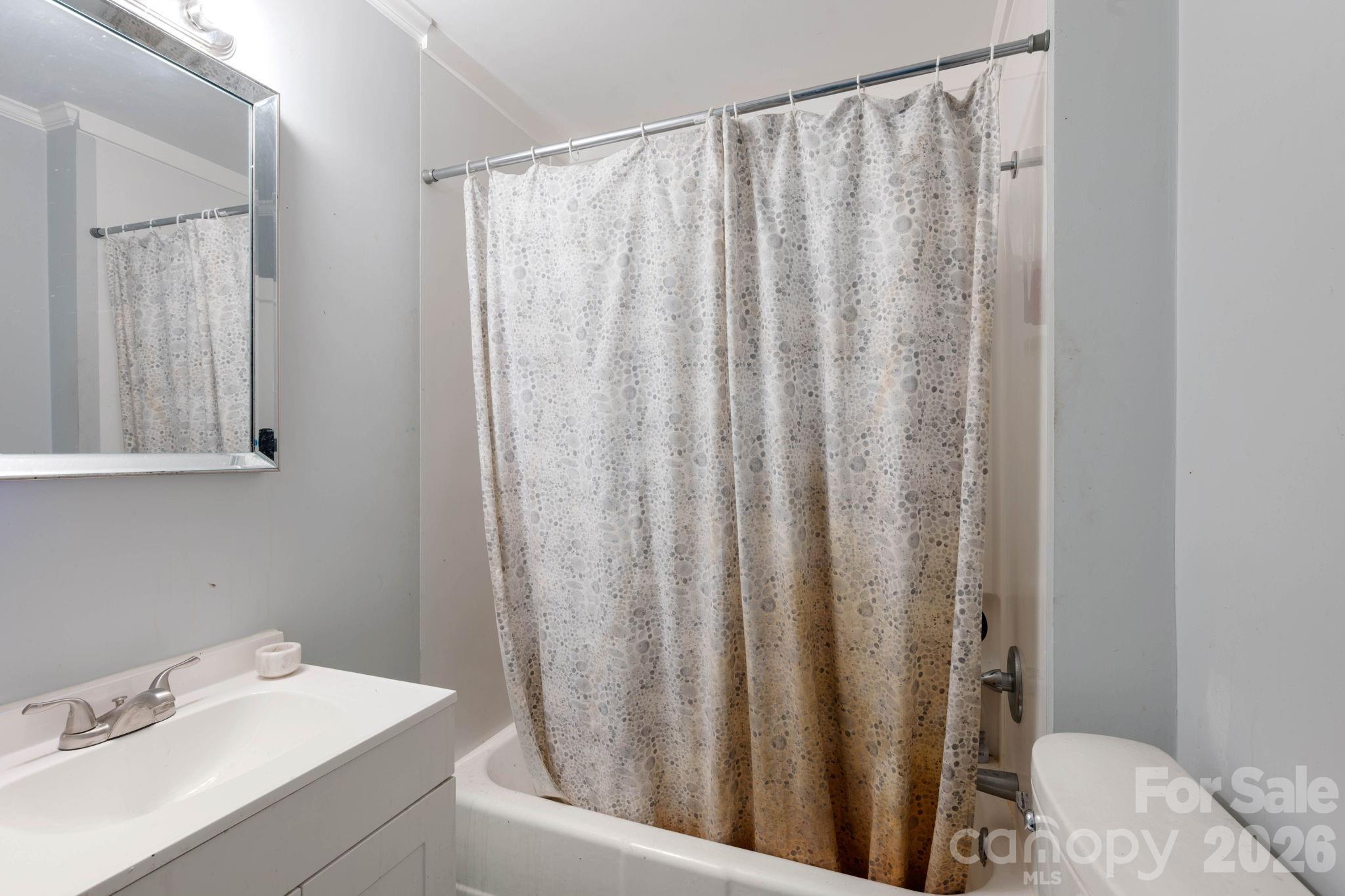 136 S Broadway Street Property Photo 11