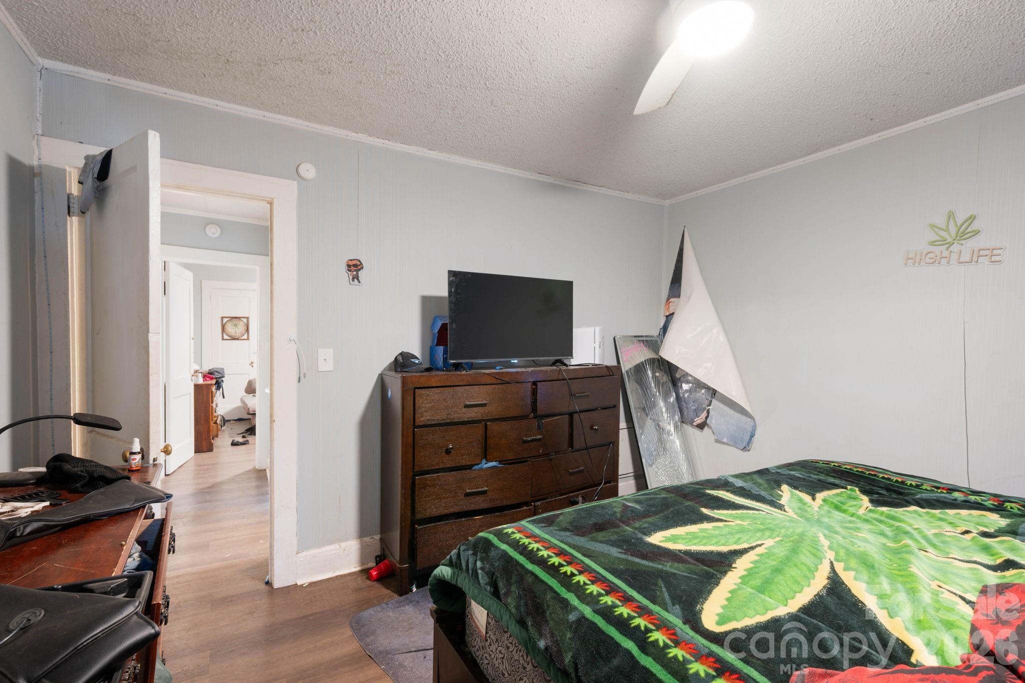 136 S Broadway Street Property Photo 12