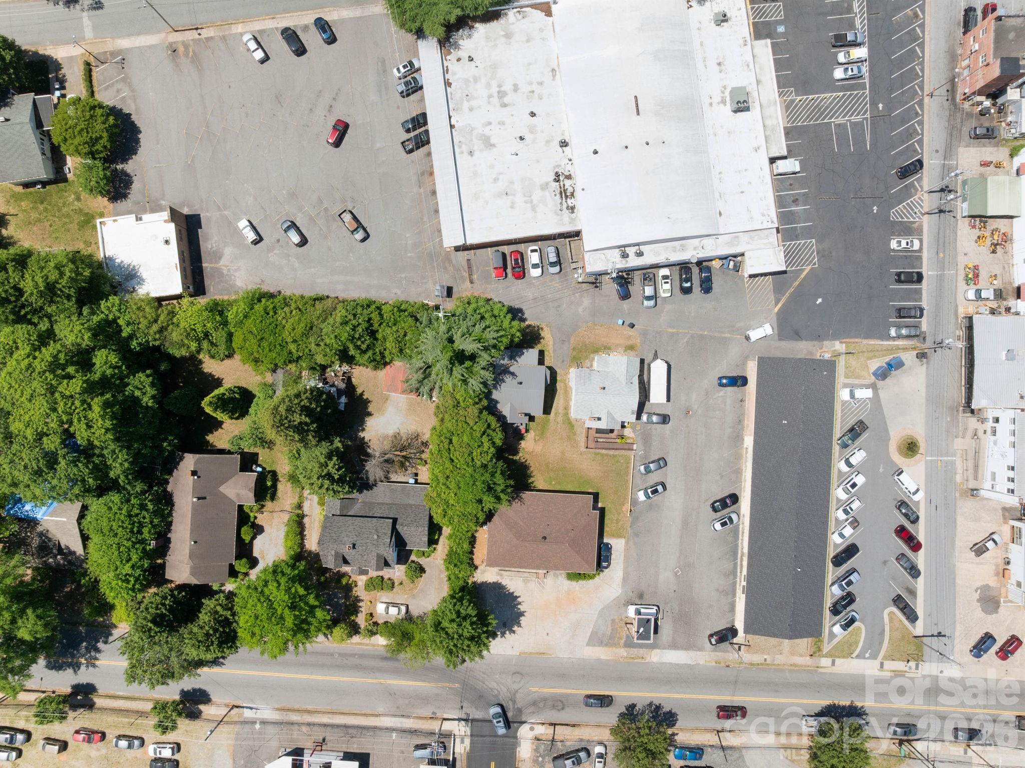 136 S Broadway Street Property Photo 16