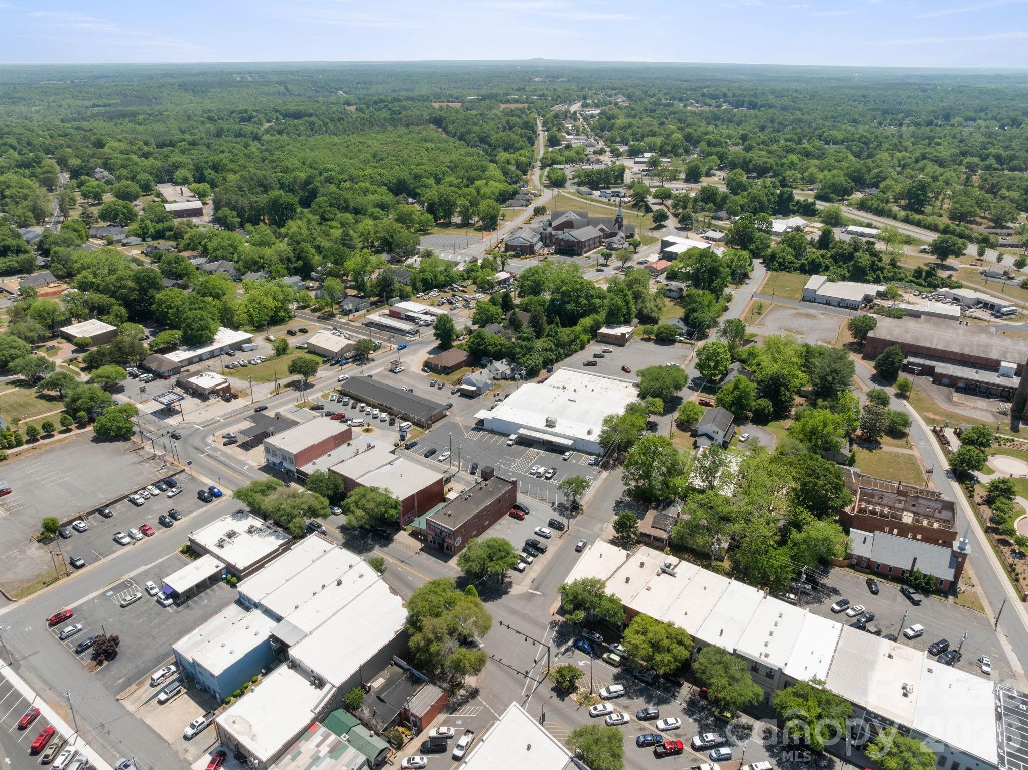136 S Broadway Street Property Photo 18