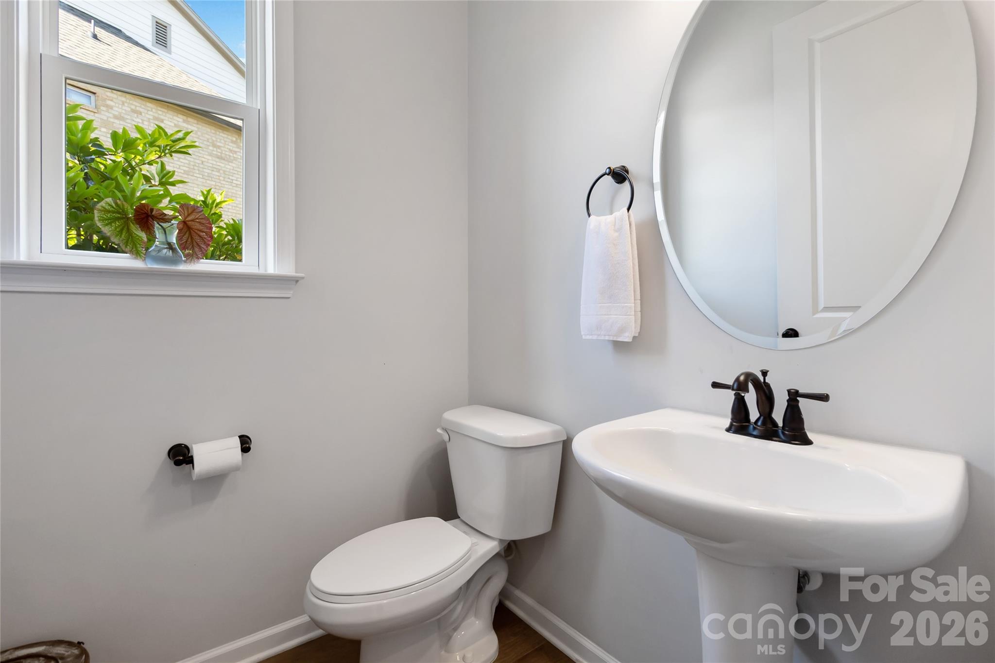 1124 Greenbridge Drive Property Photo 4