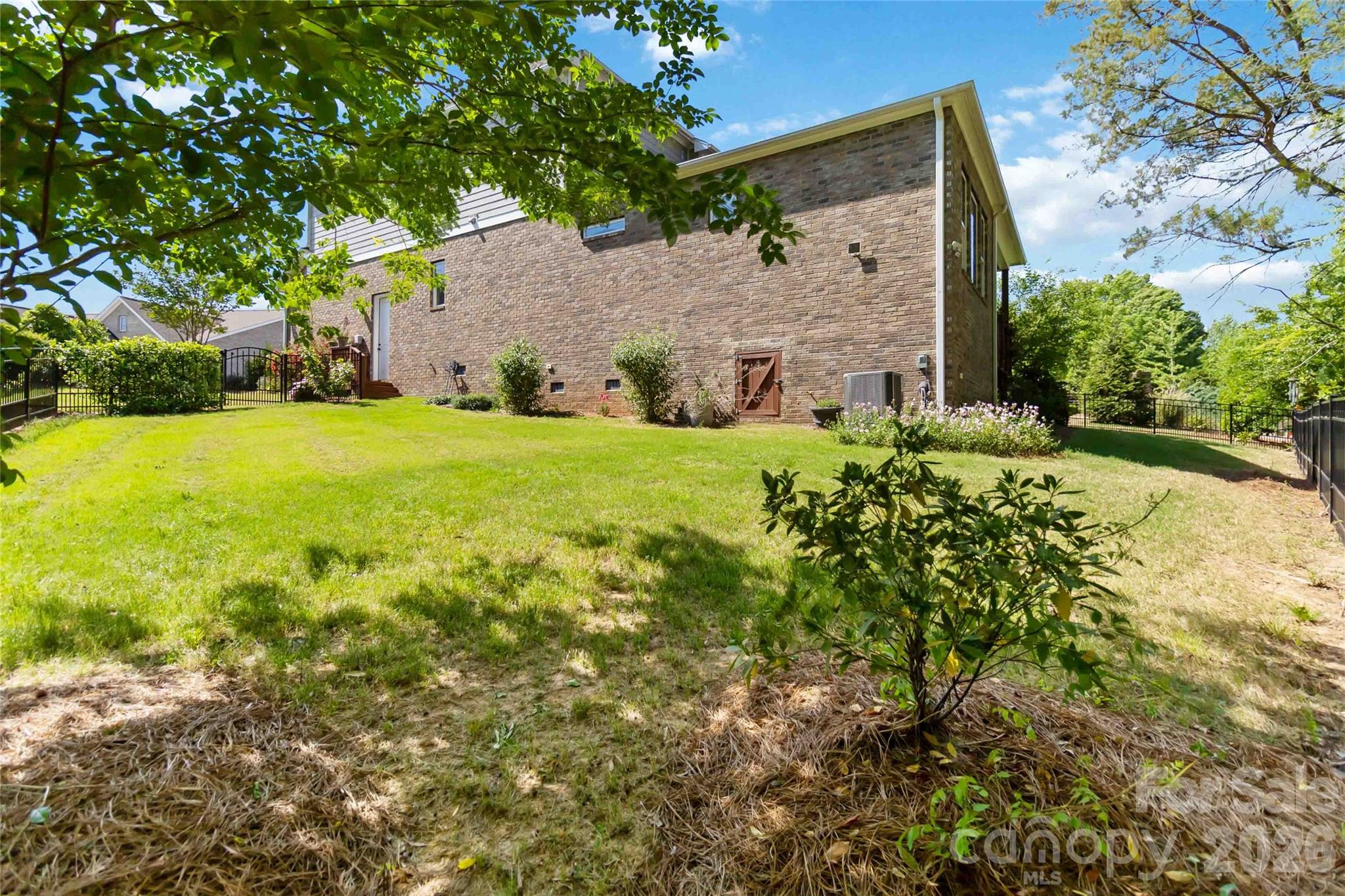 1124 Greenbridge Drive Property Photo 30