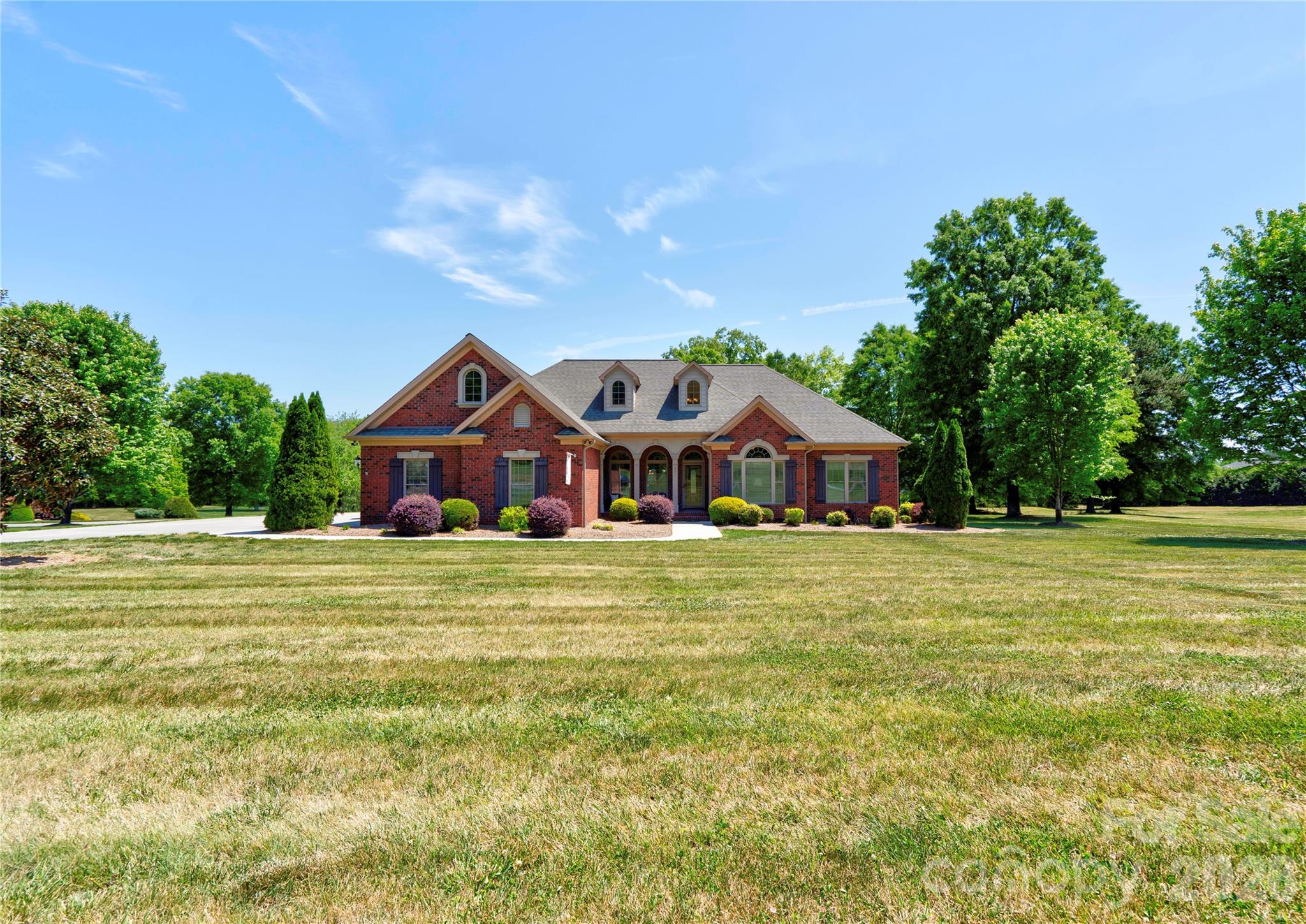 207 Cross Creek Drive Property Photo 1