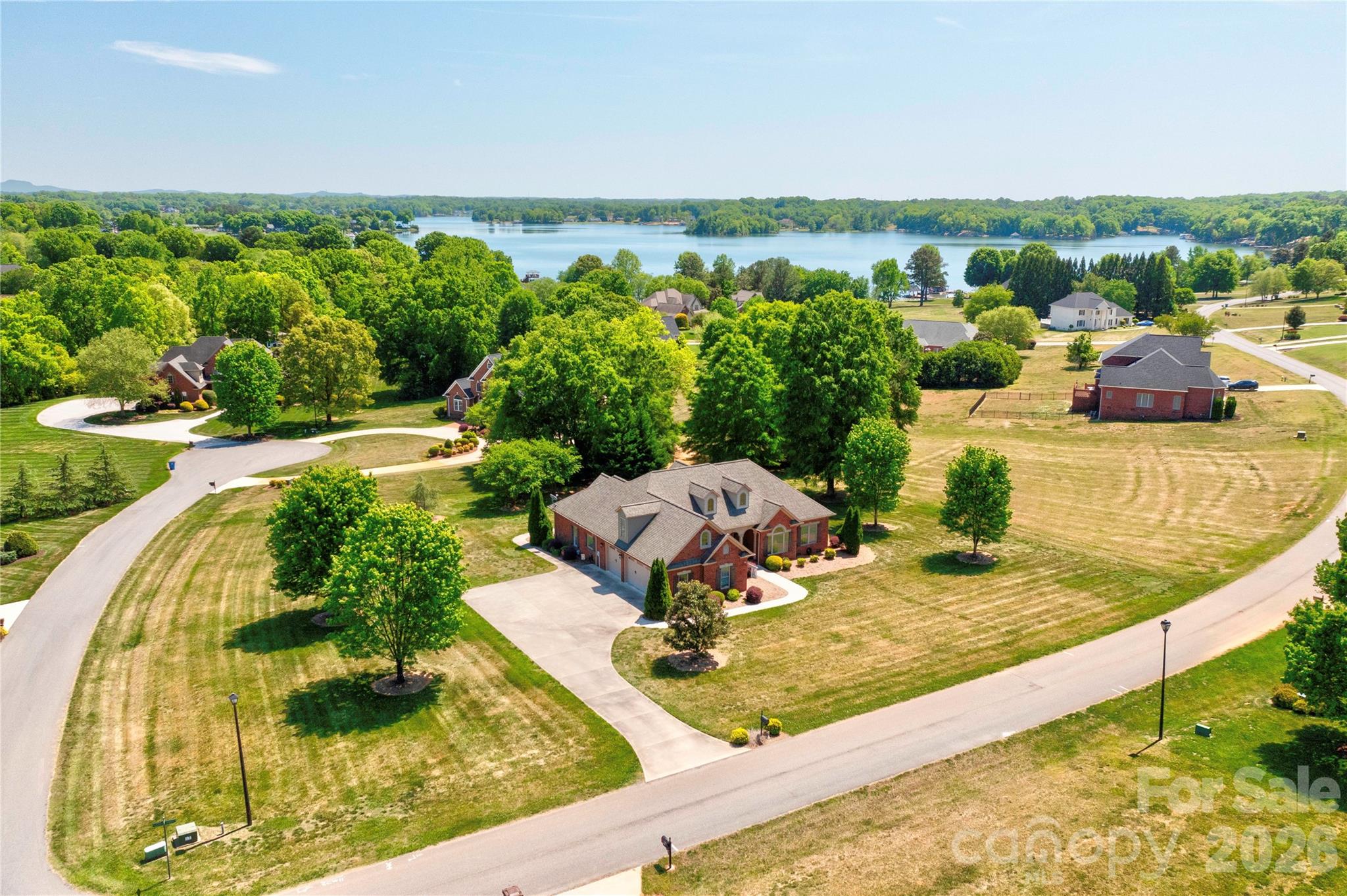 207 Cross Creek Drive Property Photo 2