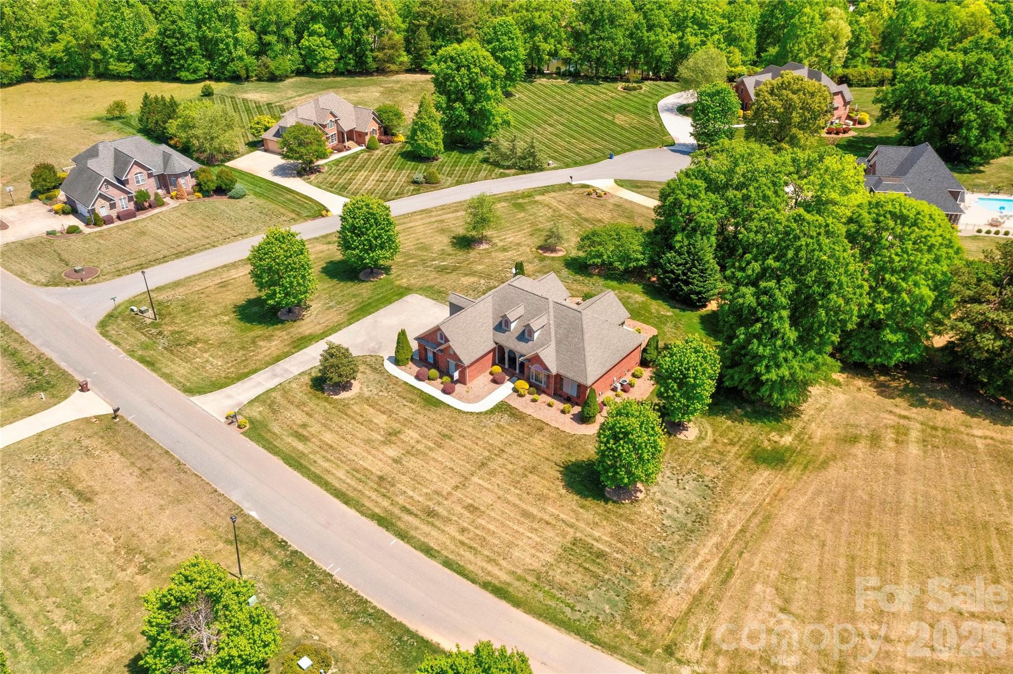 207 Cross Creek Drive Property Photo 4
