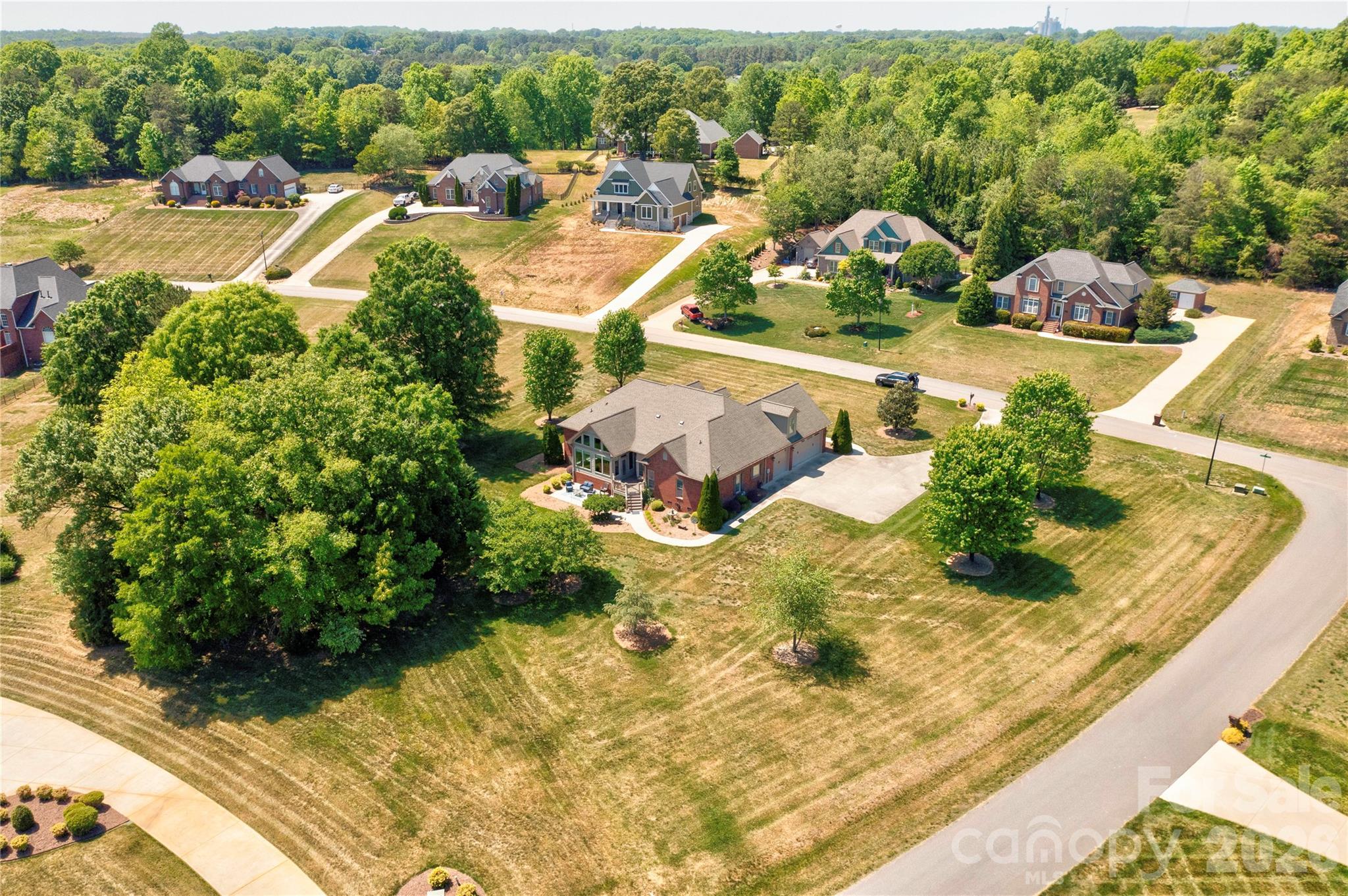 207 Cross Creek Drive Property Photo 5