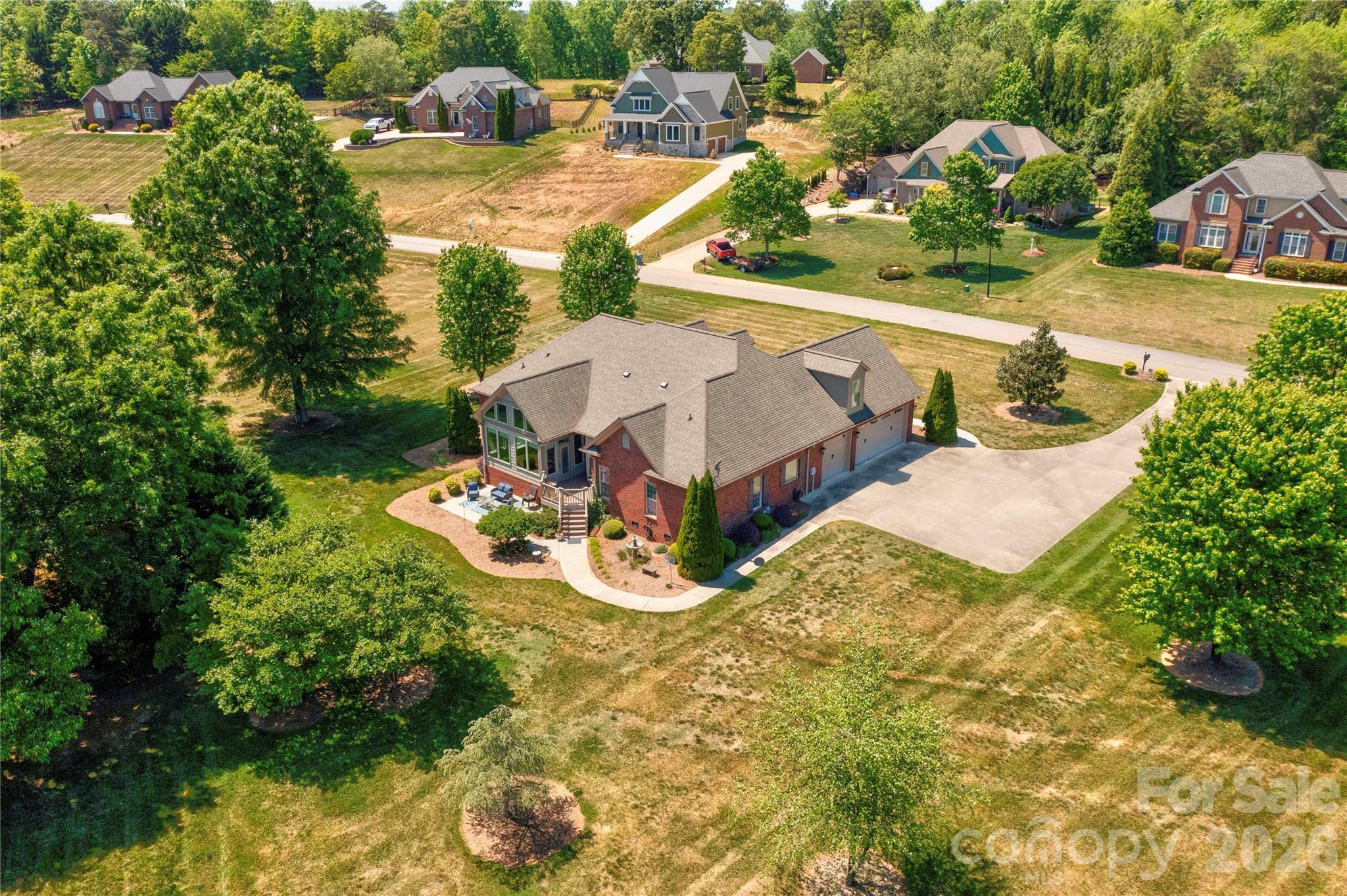 207 Cross Creek Drive Property Photo 6