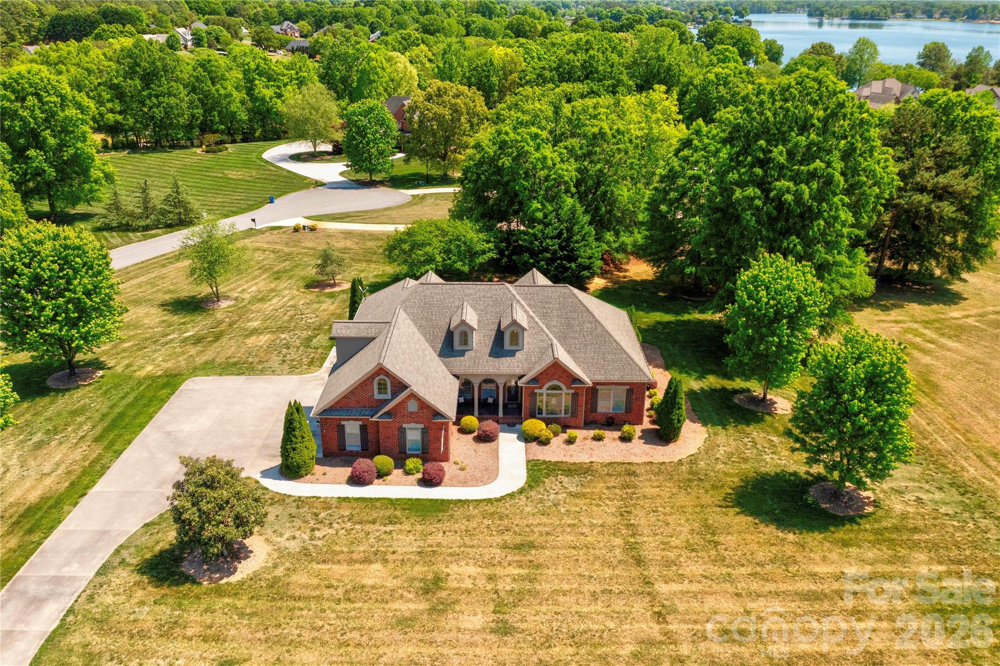 207 Cross Creek Drive Property Photo 7