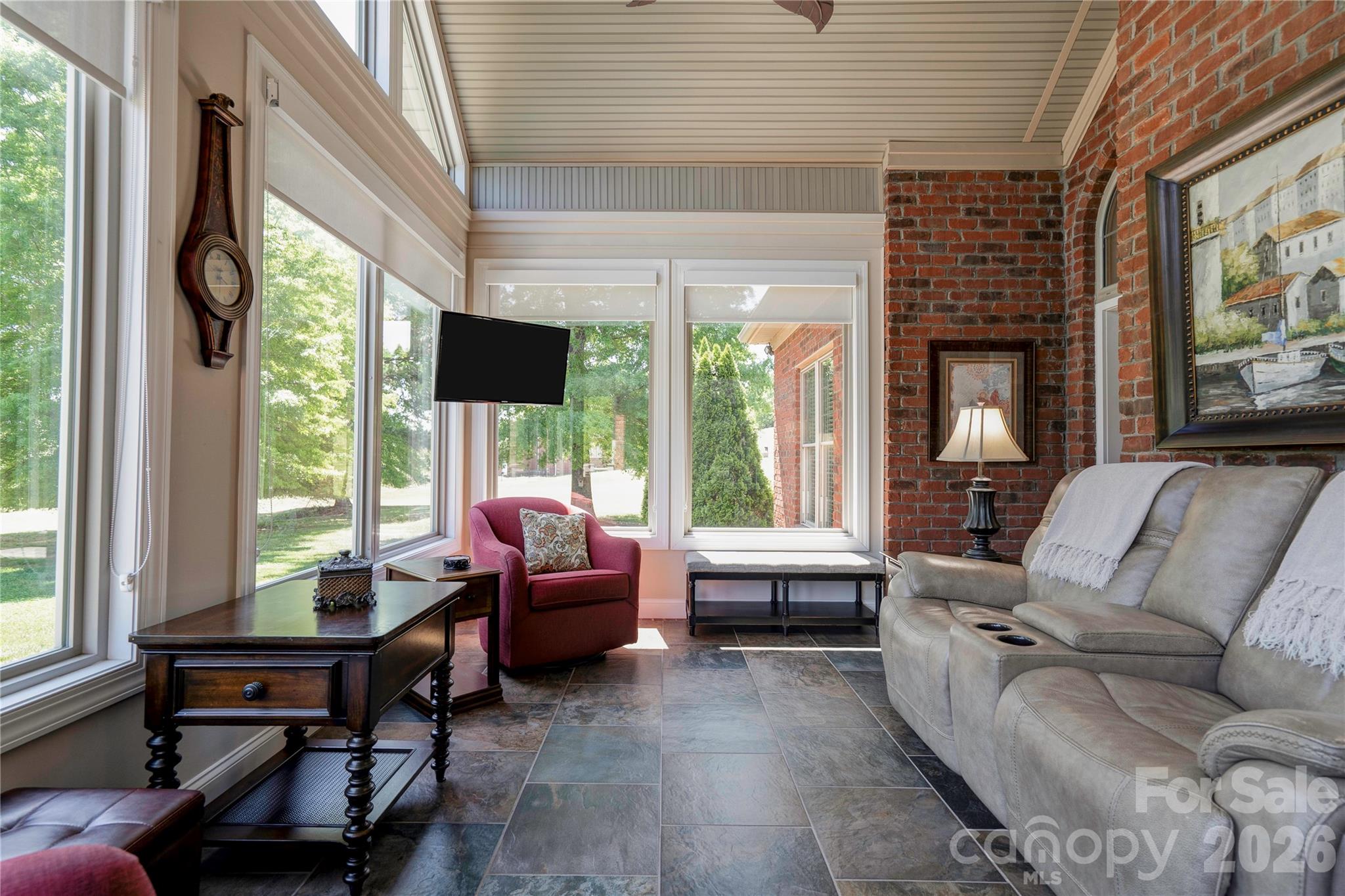 207 Cross Creek Drive Property Photo 20