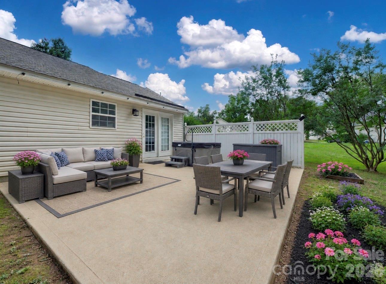 8110 Slickrock Circle Property Photo 5