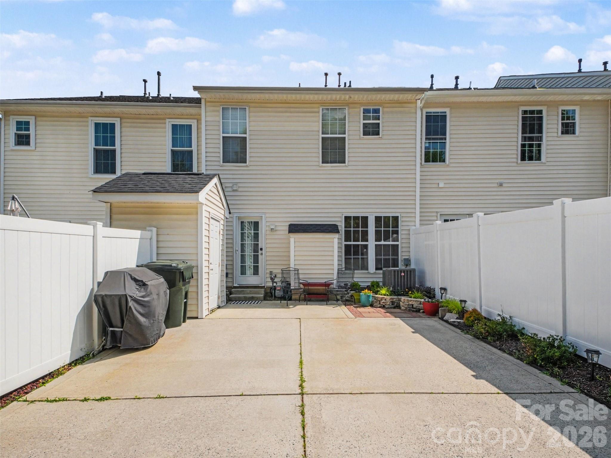 749 Atherton Way Property Photo 33