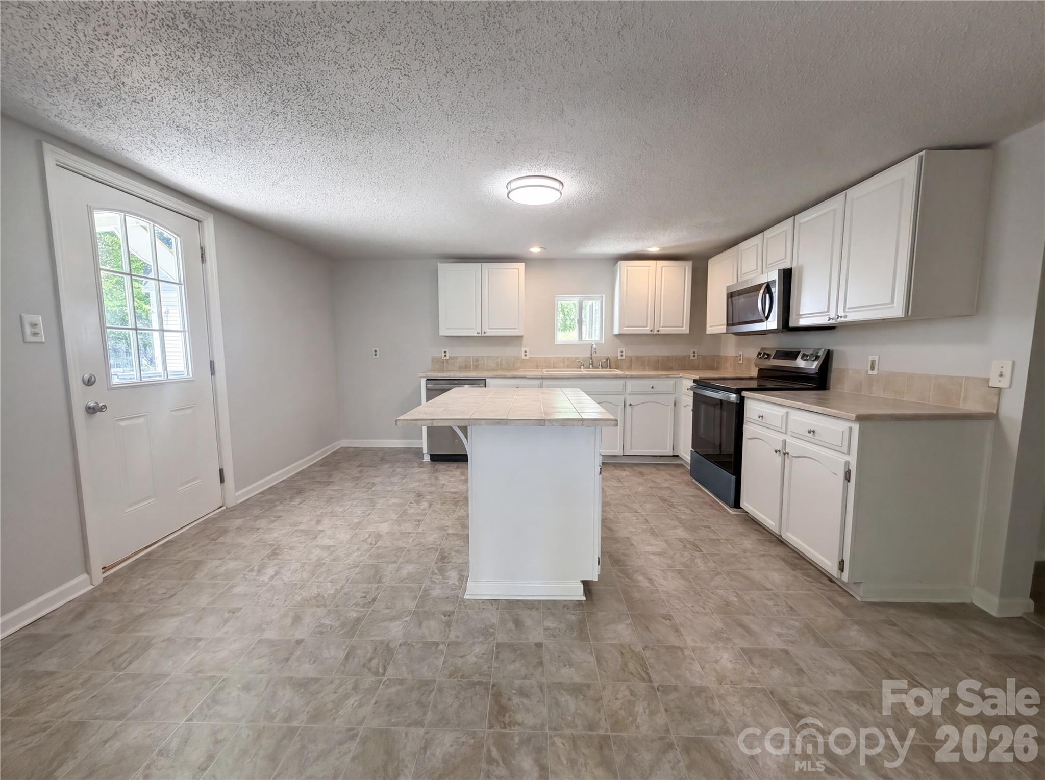 411 Ewing Drive Property Photo 5