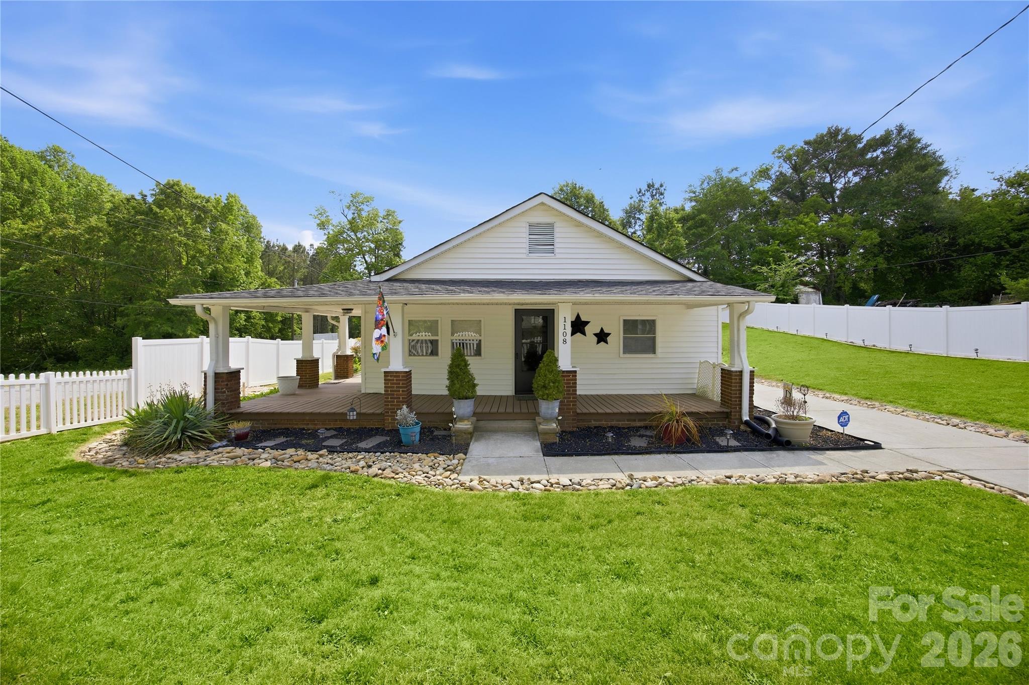 1108 Skyland Street Property Photo 1
