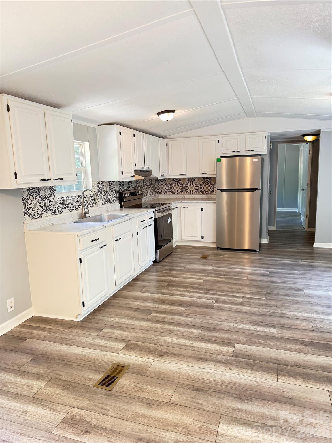 110 Tulip Tree Court Property Photo 3