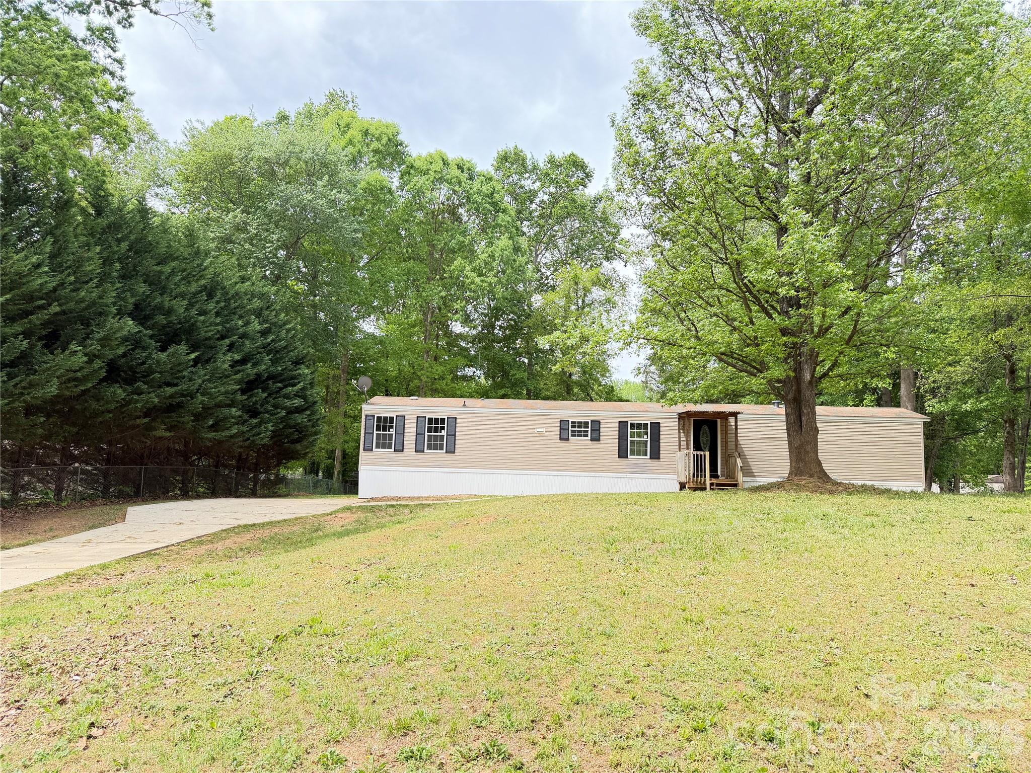 110 Tulip Tree Court Property Photo 5
