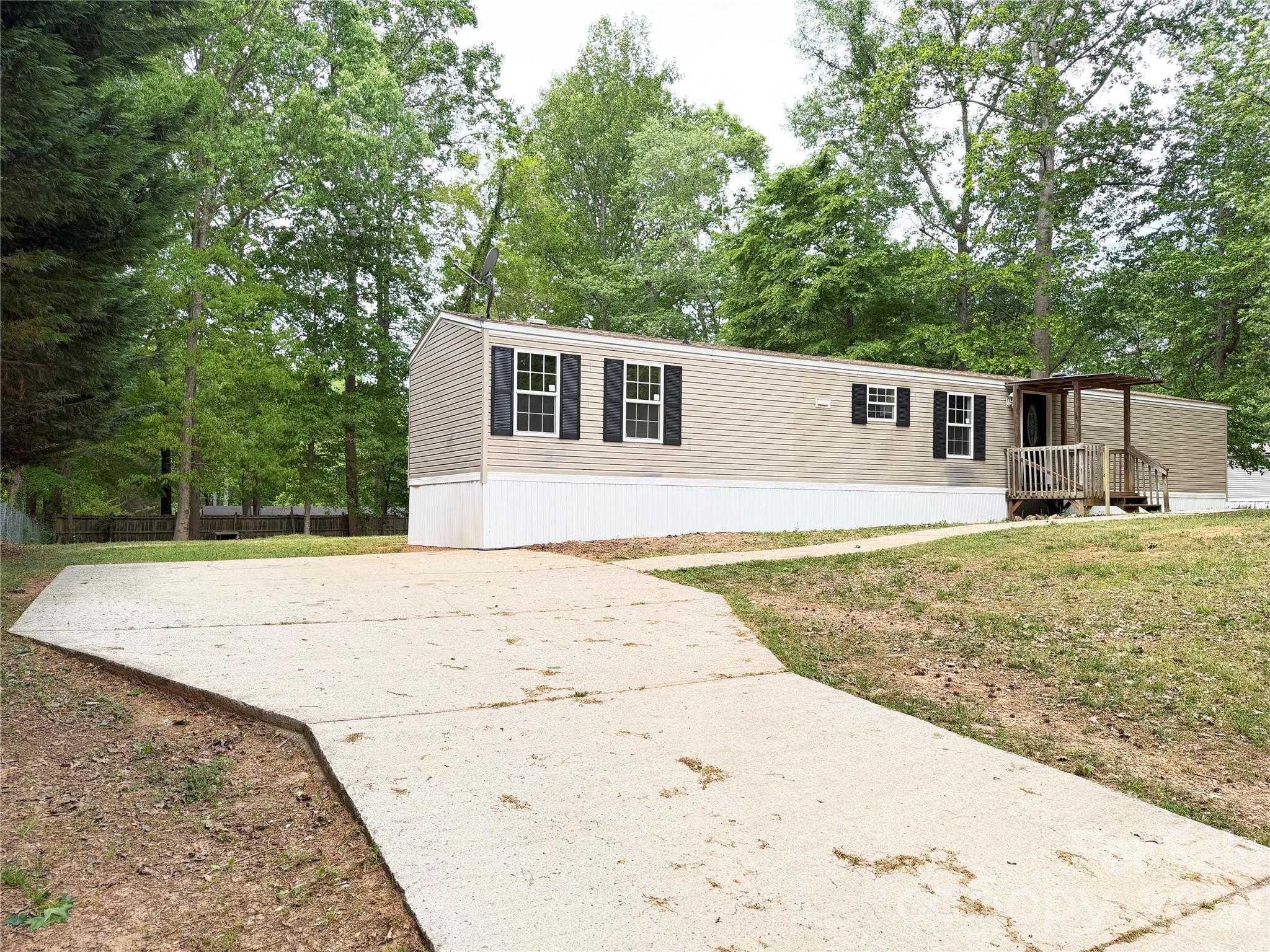 110 Tulip Tree Court Property Photo 6
