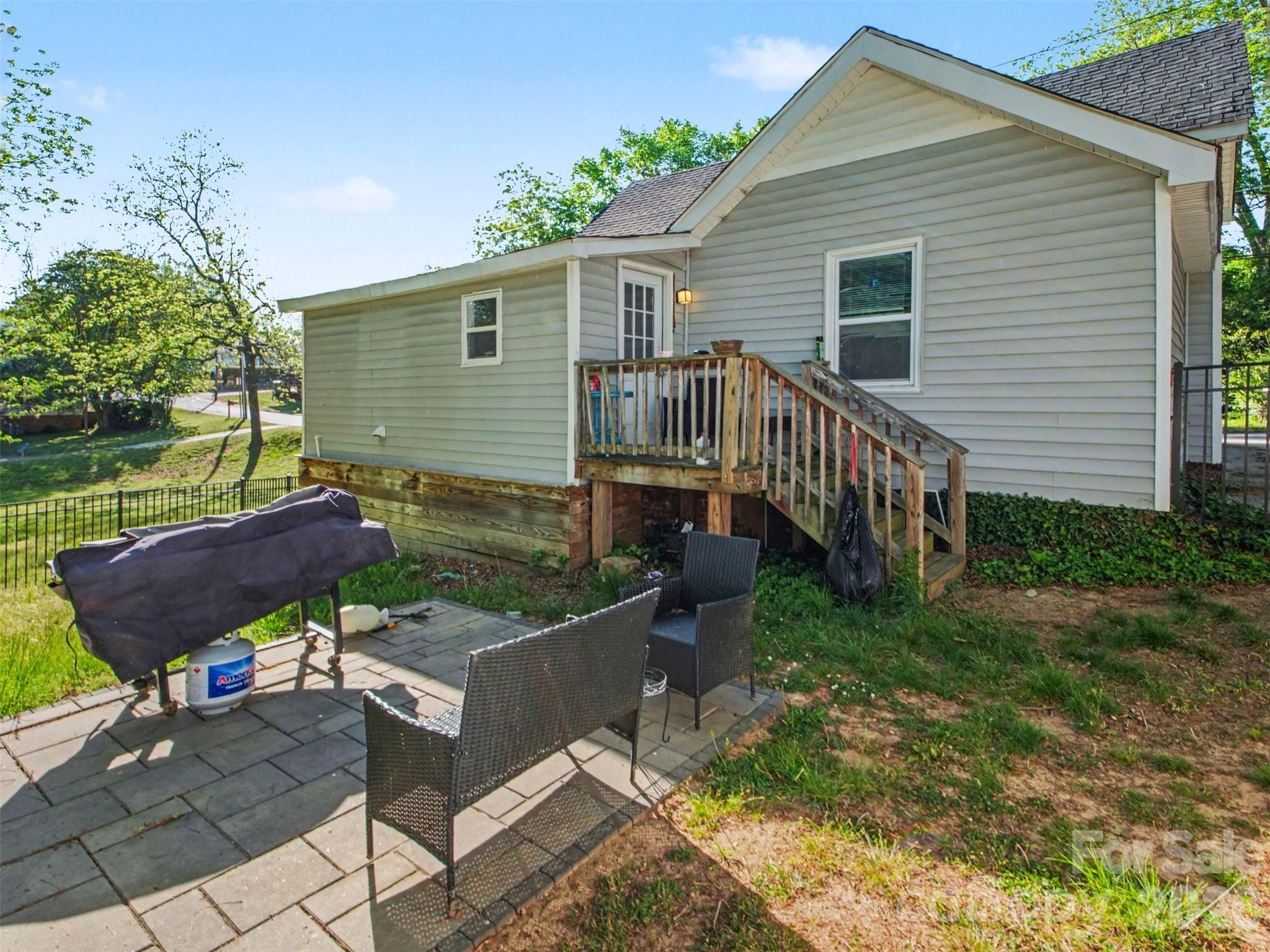 92 Saint Charles Avenue Property Photo 7