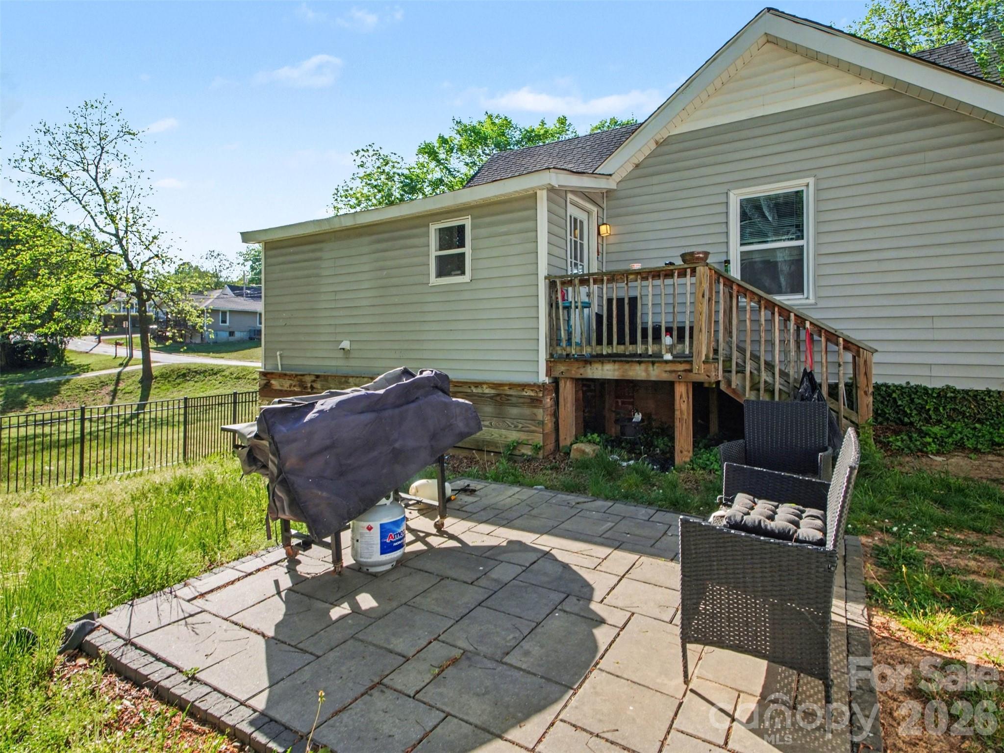 92 Saint Charles Avenue Property Photo 8