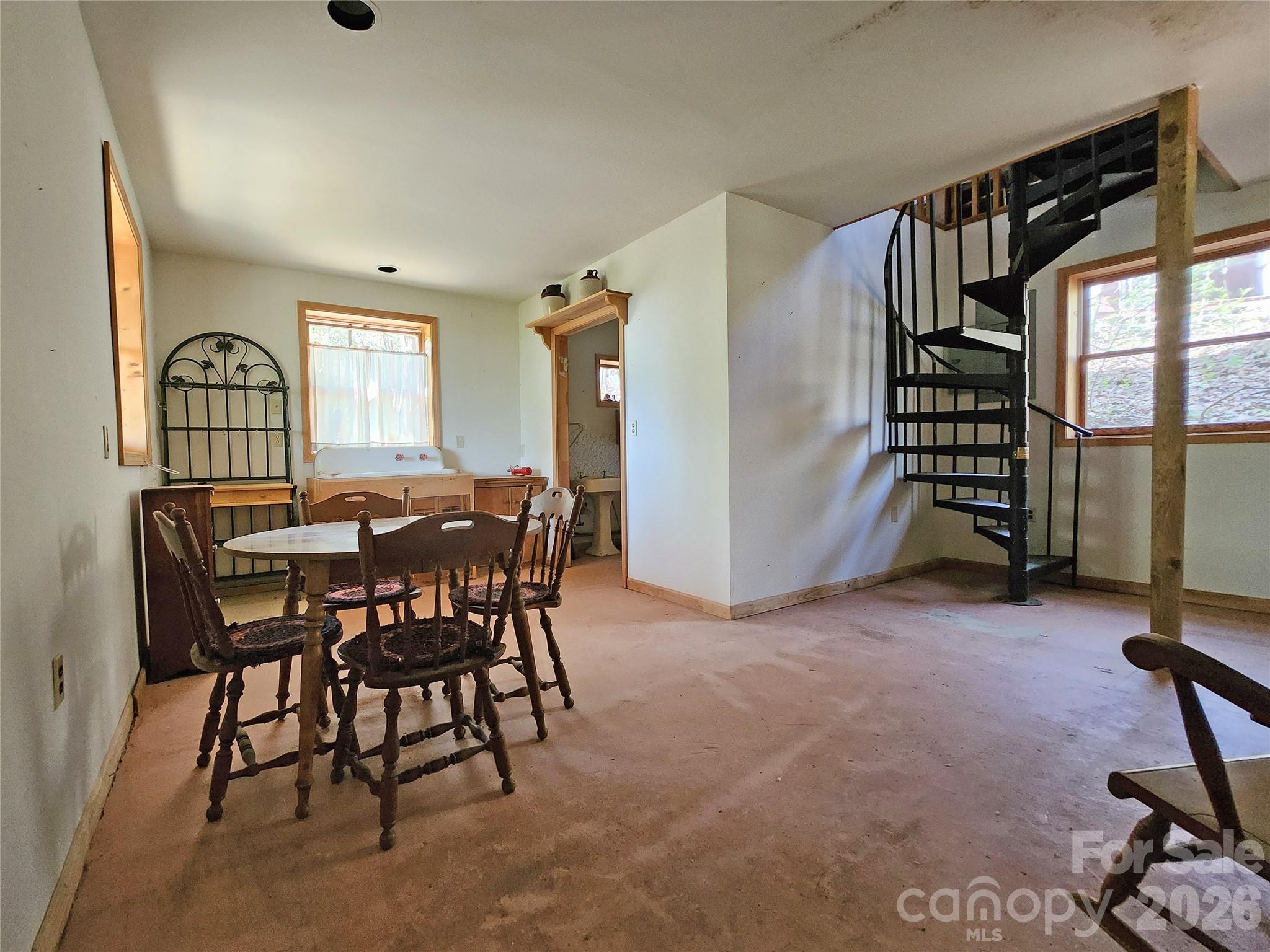 929 Pine Ridge Road Property Photo 6