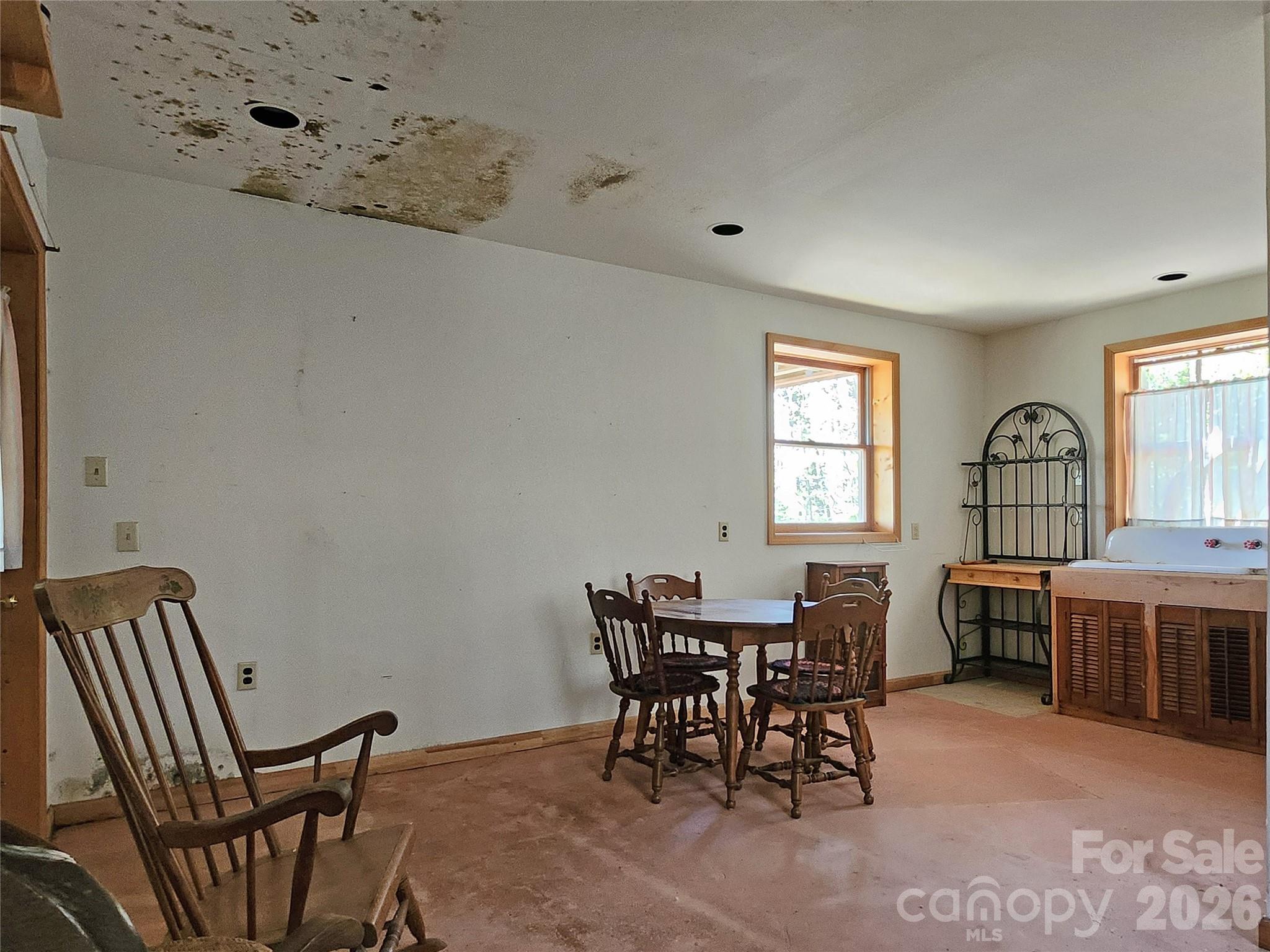 929 Pine Ridge Road Property Photo 8