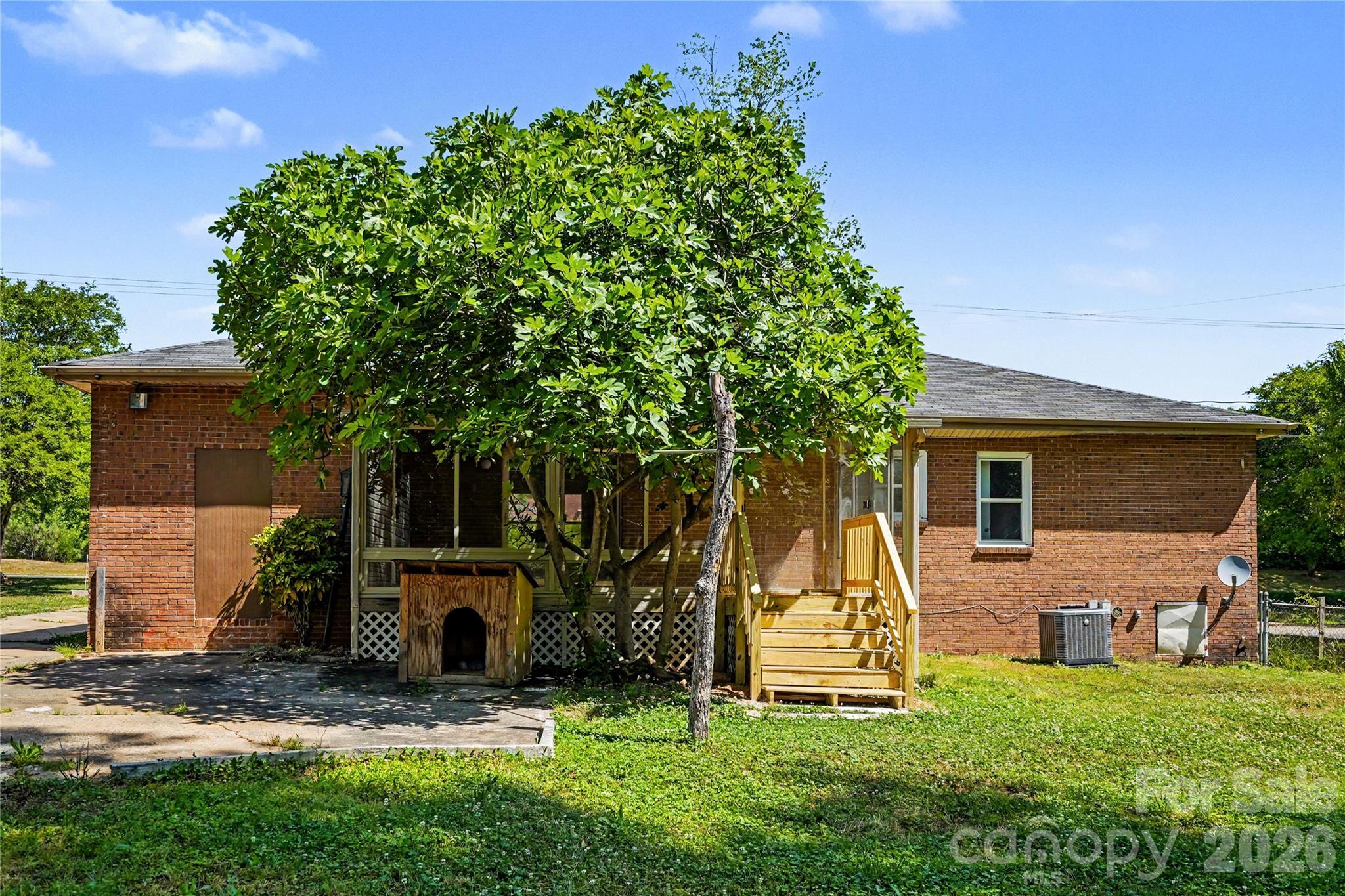 7040 Idlewild Road Property Photo 5