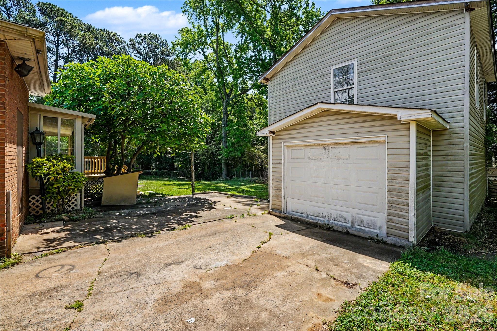 7040 Idlewild Road Property Photo 6