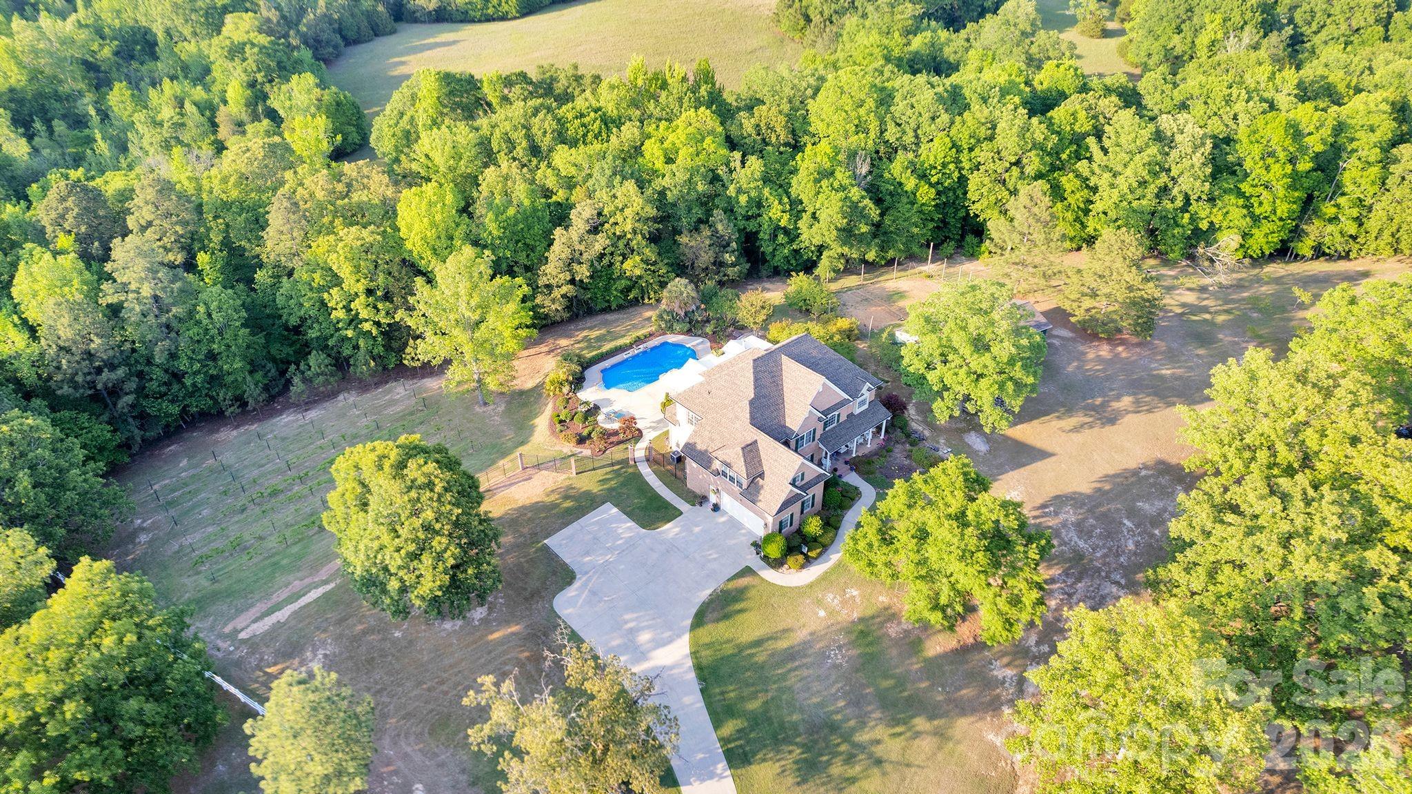 1171 Hilldale Drive Property Photo 3