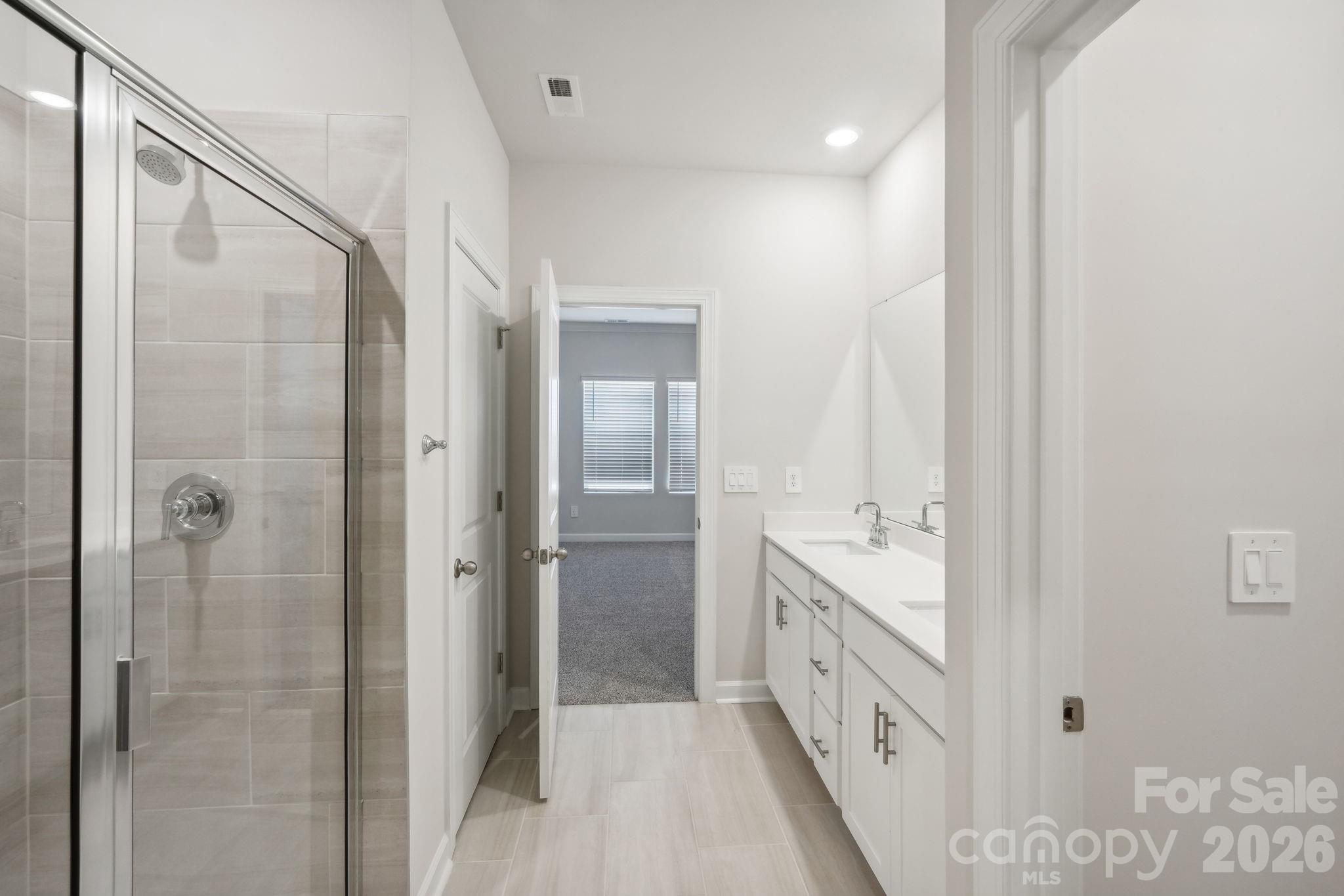 2453 Chartwell Street Property Photo 14